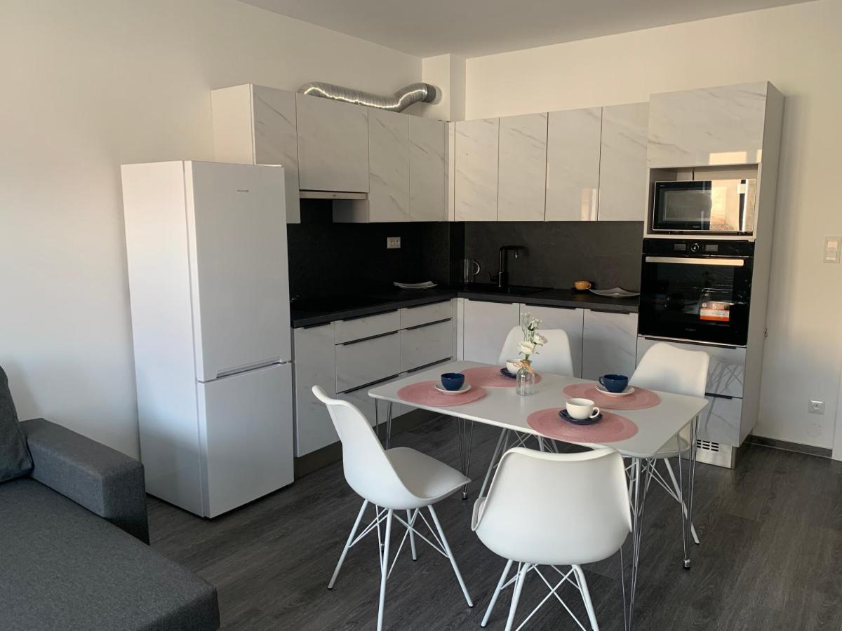 Soukromy Byt 2+Kk S Balkonem A Parkovanim Znojmo Dış mekan fotoğraf