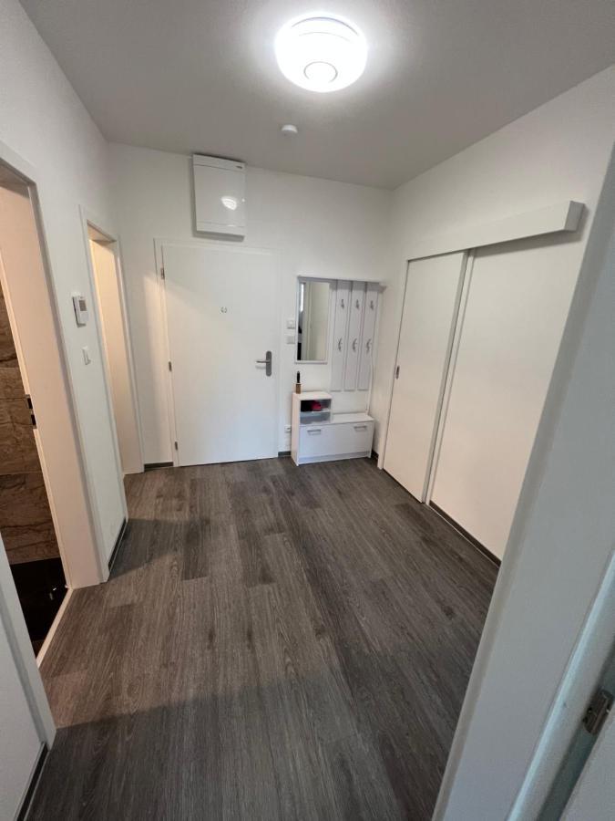 Soukromy Byt 2+Kk S Balkonem A Parkovanim Znojmo Dış mekan fotoğraf