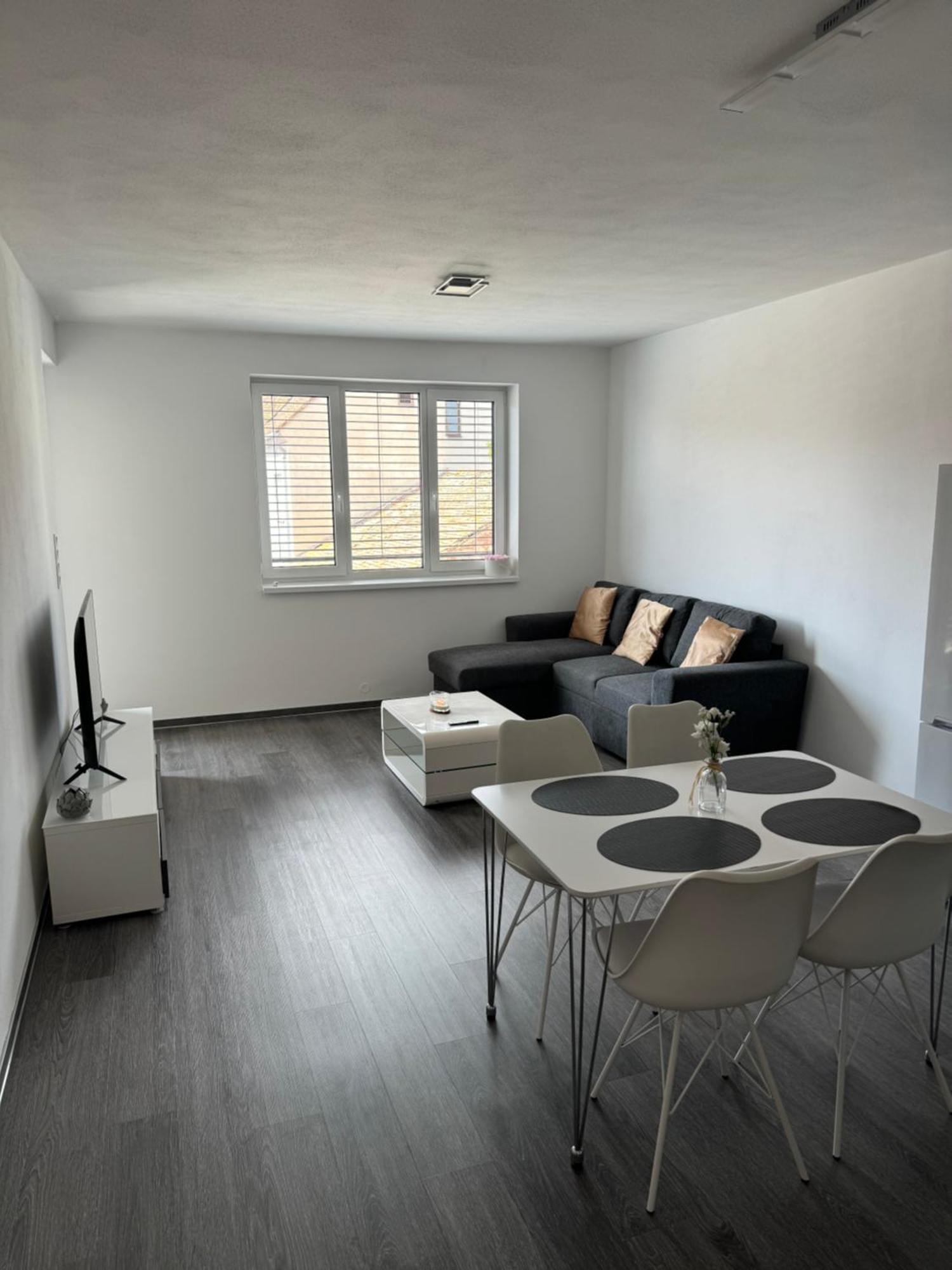 Soukromy Byt 2+Kk S Balkonem A Parkovanim Znojmo Dış mekan fotoğraf